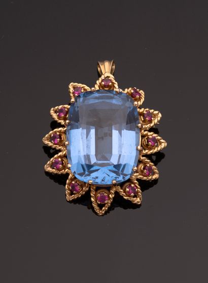 Broche-pendentif marguerite en or jaune 18k...