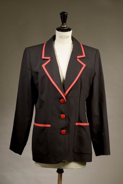 YVES SAINT LAURENT Variation.

Black wool...