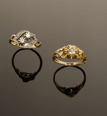 Ring in 18k yellow gold, the openwork setting...