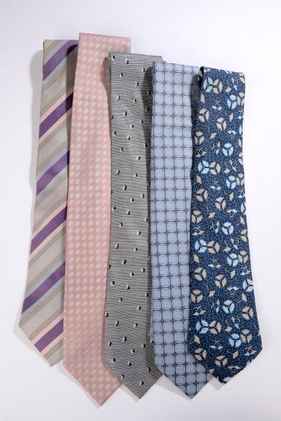 HERMÈS Paris. 



Set of five silk ties (wear...