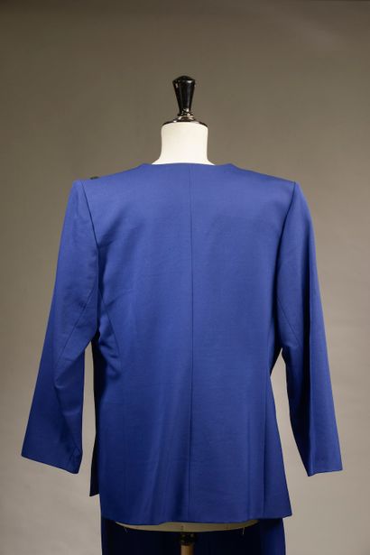 YVES SAINT LAURENT Variation.

Ensemble de...