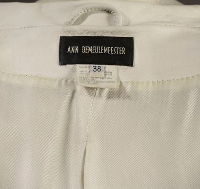 ANN DEMEULEMEESTER.

Belted jacket in white...