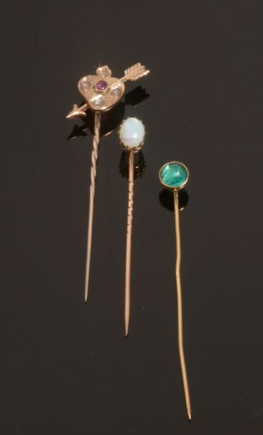 Tie pin in 18k yellow gold decorated with...