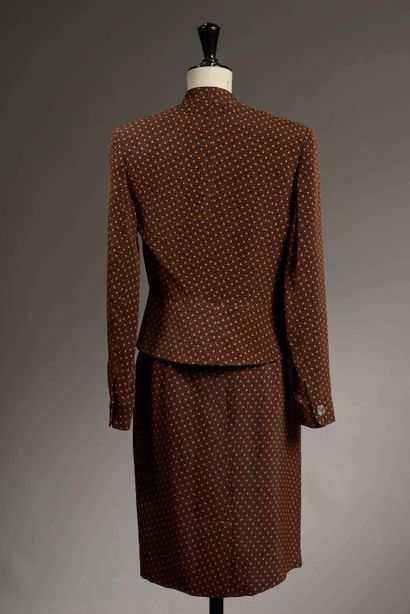 GIVENCHY Vision.

Ensemble de tailleur jupe...