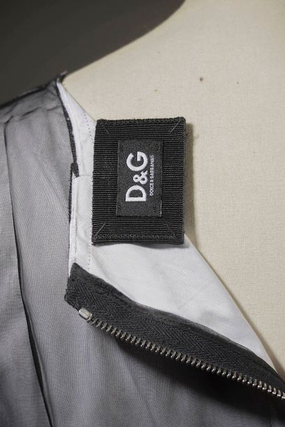 D&G.

Robe sans manches, simple encolure...