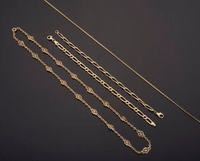 Set in 18k yellow gold comprising:

- Two...