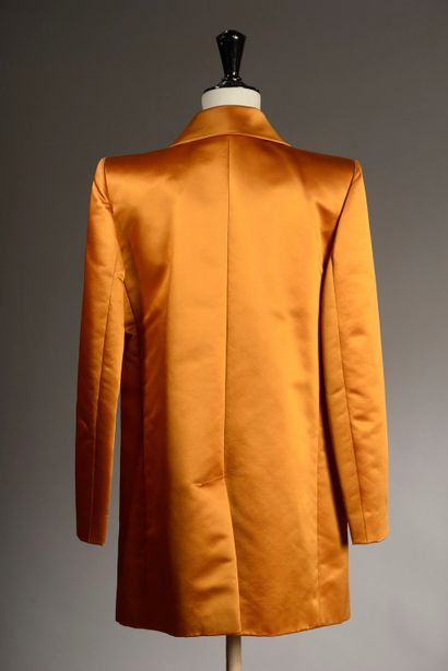 Veste en soie orange mordoré, fermeture croisée...