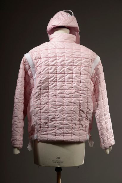 COURRÈGE Paris. 

Pink polyester ski jacket...
