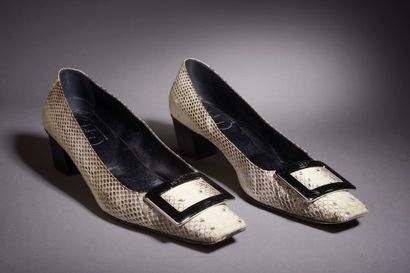 ROGER VIVIER.

Pair of beige snake leather...