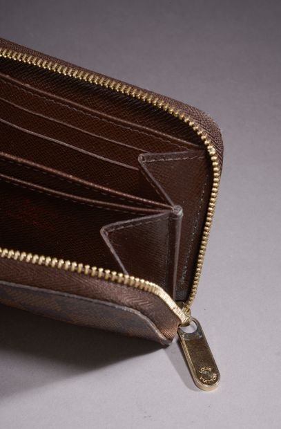 LOUIS VUITTON.

Coin purse in ebony checkerboard...