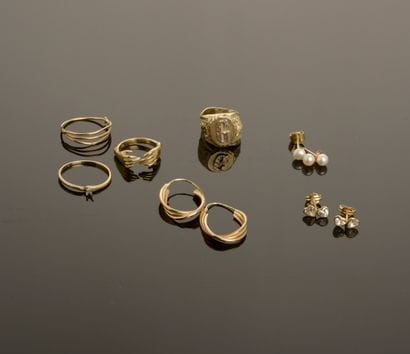 Set in 18k yellow gold comprising:

- Ring...