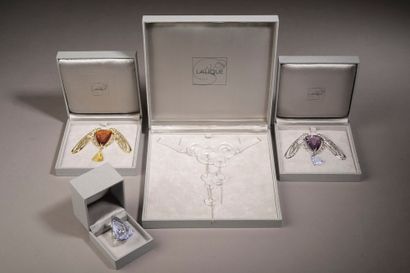 LALIQUE.

Ensemble comprenant :

- Collier...