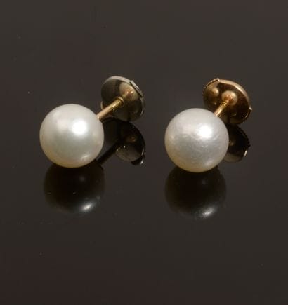Pair of earrings in 18k yellow gold with...