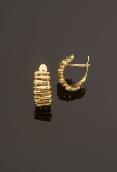 Pair of earrings in 18k yellow gold with...