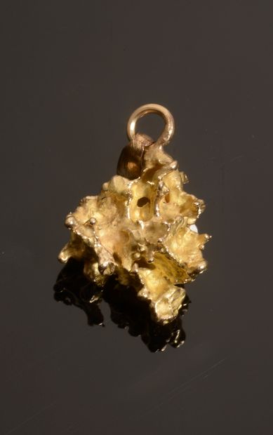 Pendant in 18k yellow gold representing a...