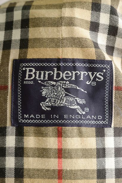 

BURBERRY.

Trench coat in beige cotton...