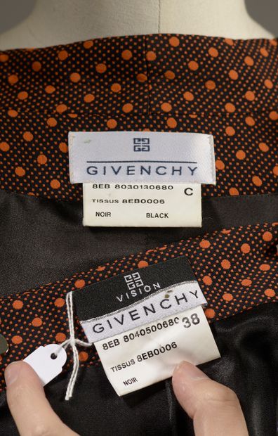 GIVENCHY Vision.

Ensemble de tailleur jupe...
