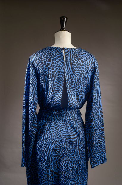 YVES SAINT LAURENT Variation.

Silk dress...