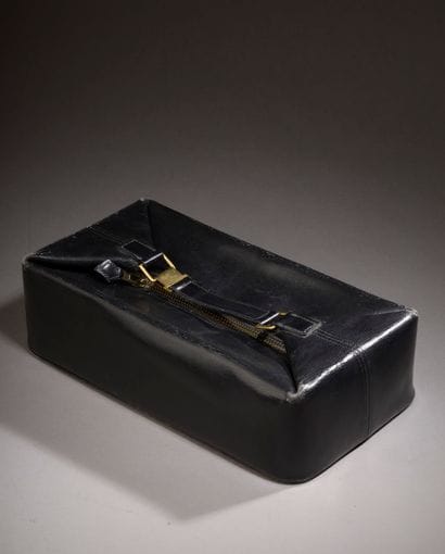 HERMÈS Paris.

Toilet bag in black leather,...