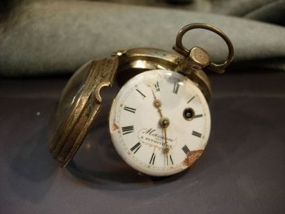 Montre oignon en argent, mouvement à coq....