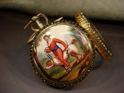 Montre oignon en laiton doré ornée d'une...