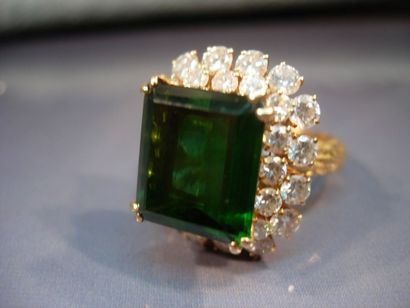 Bague en or jaune sertie d'une tourmaline...