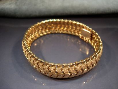Bracelet en or jaune maille tressée. Poids:...