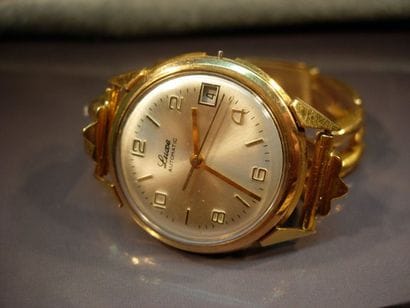 Montre bracelet en or jaune boîtier rond...