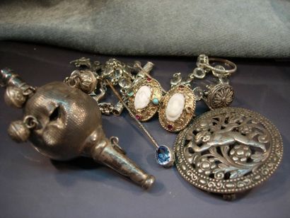 Lot de bijoux en argent et métal argenté...