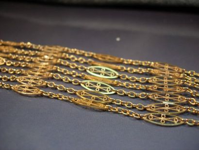 Bracelet en or jaune formé de sept rangs...