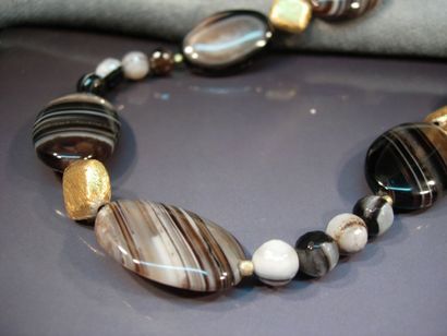 Sautoir de palets d'agate et motifs en vermeil,...