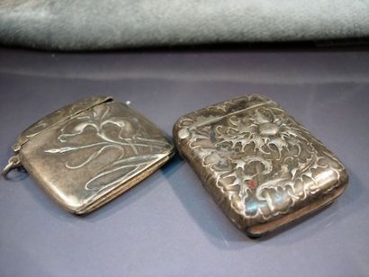 Deux boîtes d'allumettes en argent à décor...