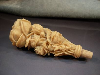 Bouquet de roses en ivoire sculpté