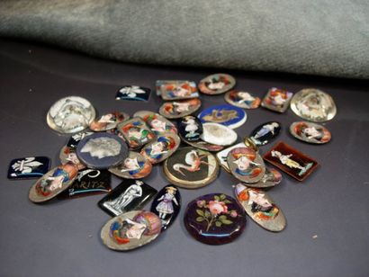 Lot de miniatures émaillées sur cuivre et...