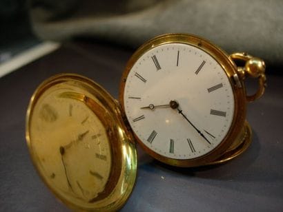 Petite montre savonnette en or jaune boîtier...