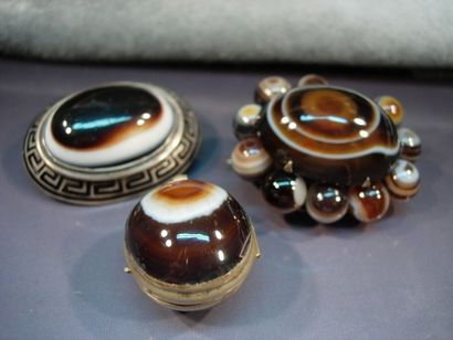 Lot de bijoux en argent ou métal sertis d'agates...