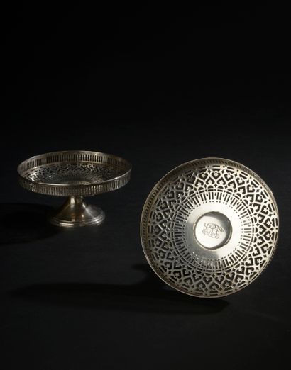 Pair of silver cups on pedestal 925 thousandths,...