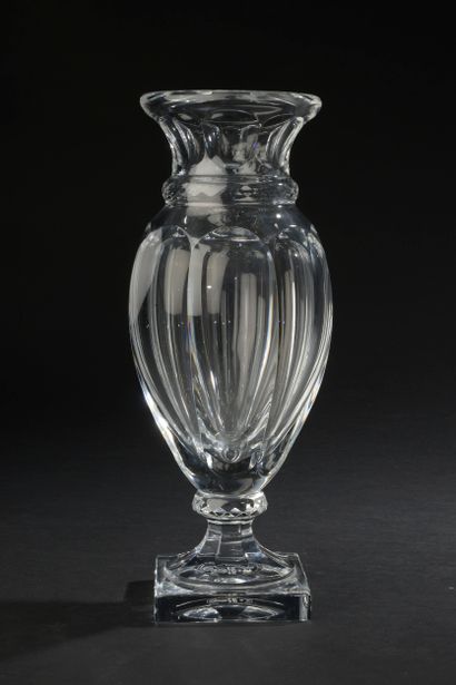 Important clear cut crystal vase, model 