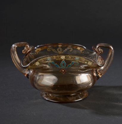 Plate in moulded and pressed crystal, the...