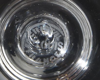 Crystal cup, the edge cut of a braid of two...