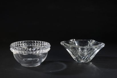 Crystal cup, the edge cut of a braid of two...