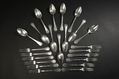 Twelve cutlery (missing a spoon) in silver...