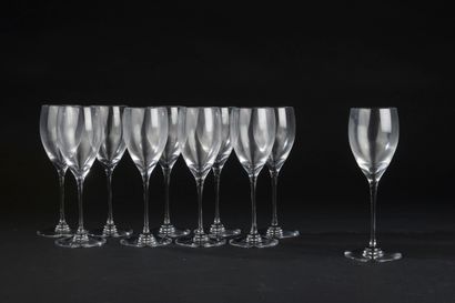 Crystal cup, the edge cut of a braid of two...