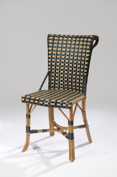 Huit chaises en rotin tressé teinté beige,...