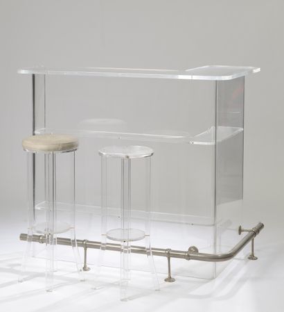Meuble bar avec retour en Plexiglas transparent,...