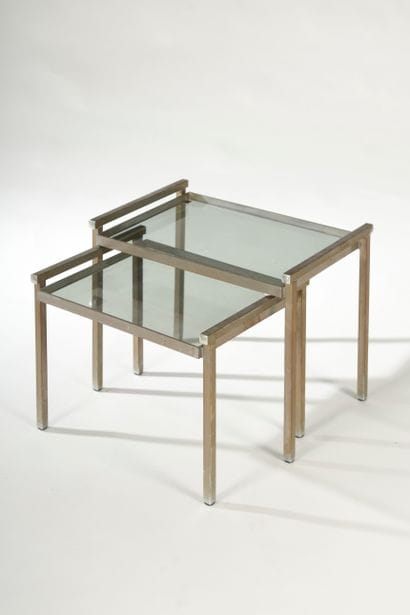 Deux petites tables gigognes en fer (oxydations)...