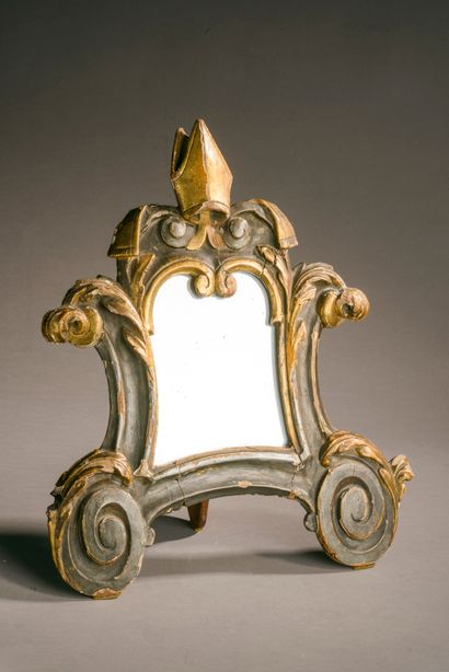 Miroir à poser en bois sculpté de volutes,...