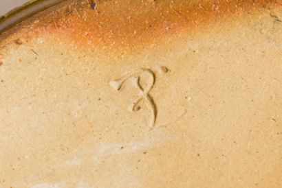 Réunion de deux pièces en céramique : 
-...