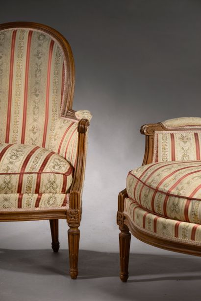 Commode en acajou mouluré
ouvrant à trois...