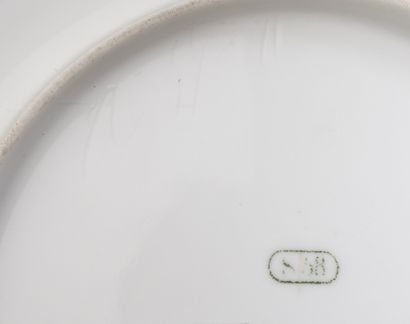 SEVRES. 
Tasse et sa soucoupe en porcelaine...